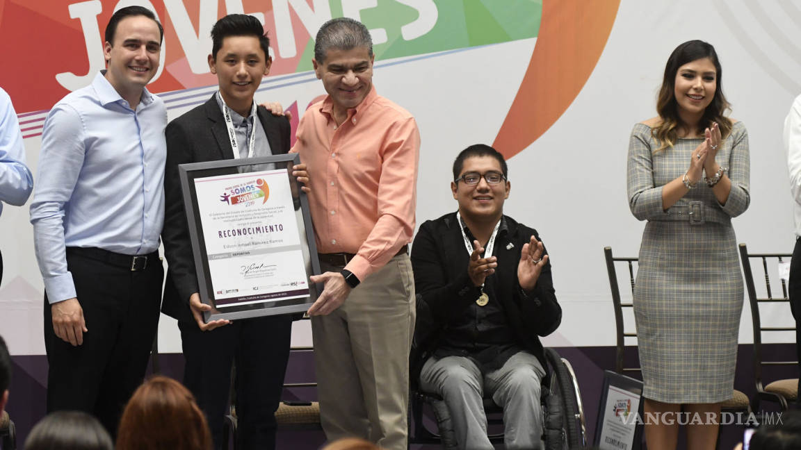 Recibe el Premio Estatal de la Juventud en Coahuila Edson Ramírez