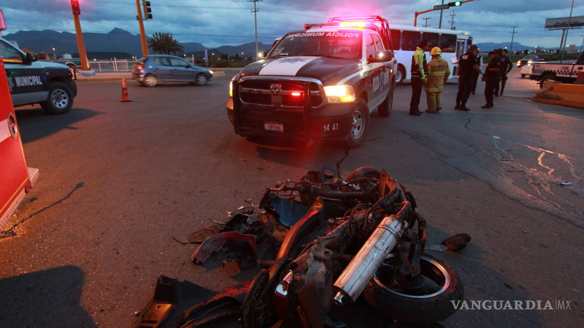 Testigos de accidente golpean a conductor responsable en Saltillo