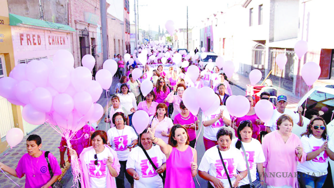 Marchan en Ramos Arizpe para promover la detección oportuna del cáncer de mama