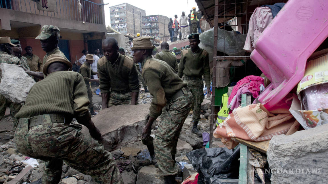 Mueren al menos 10 personas en derrumbe de edificio en Kenia