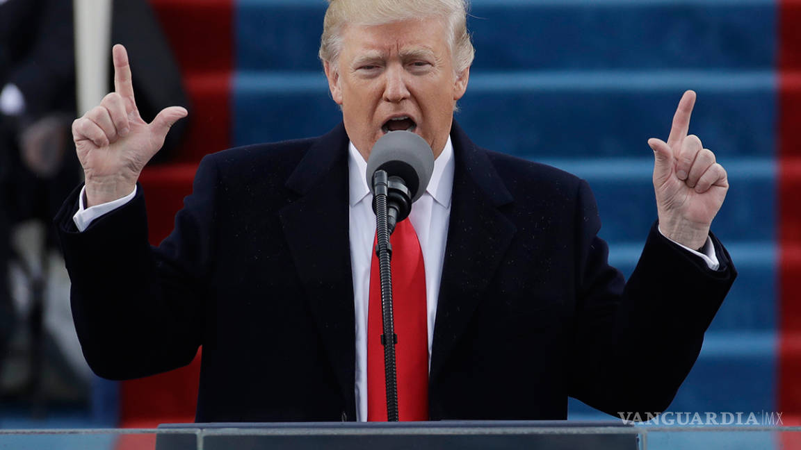 &quot;América primero&quot;, Trump irrumpe en la Casa Blanca agitando el populismo y el nacionalismo