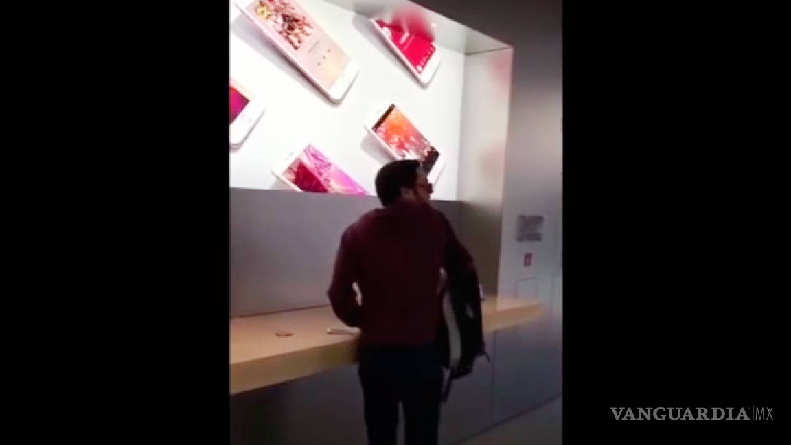 Cliente indignado rompió todo lo que encontró en un Apple Store (video)