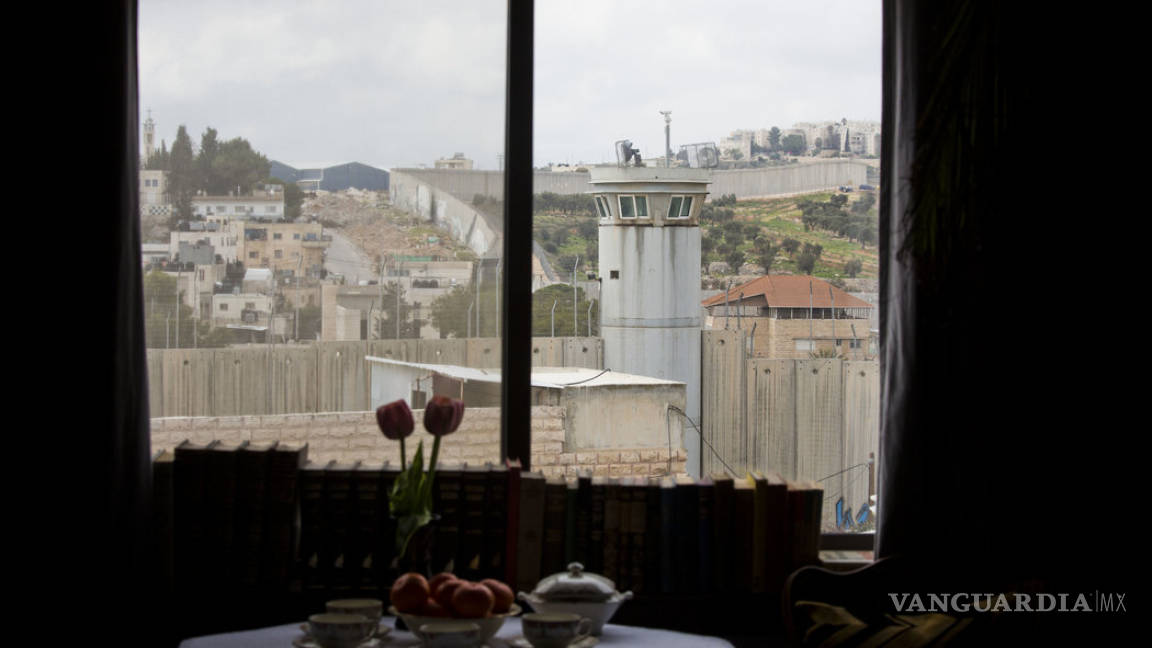 En Belén, el hotel con ‘la peor vista del mundo’ fue decorado por Banksy