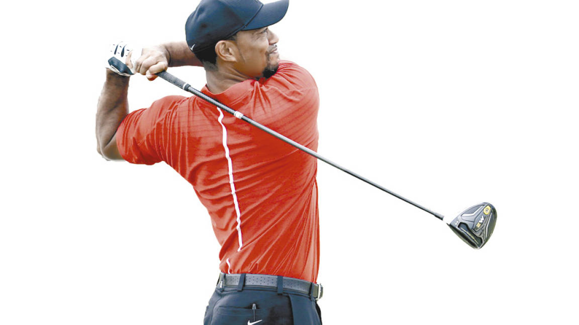 Birdies y errores en el regreso de Tiger Woods