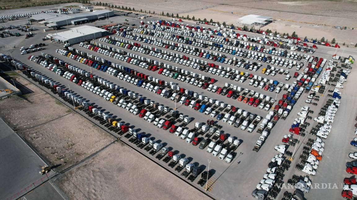 Son 15 mil 200 las camionetas que tiene Stellantis en sus patios de Derramadero