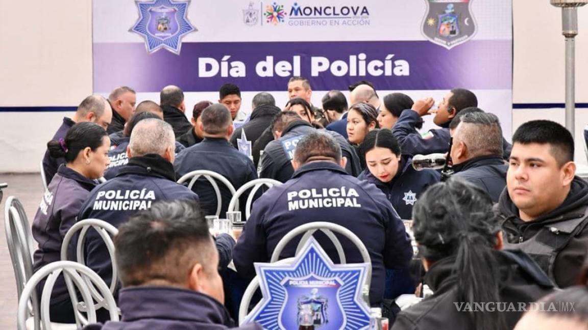 Celebra Gobierno de Monclova a sus policías; entrega Alcalde reconocimiento a oficiales destacados