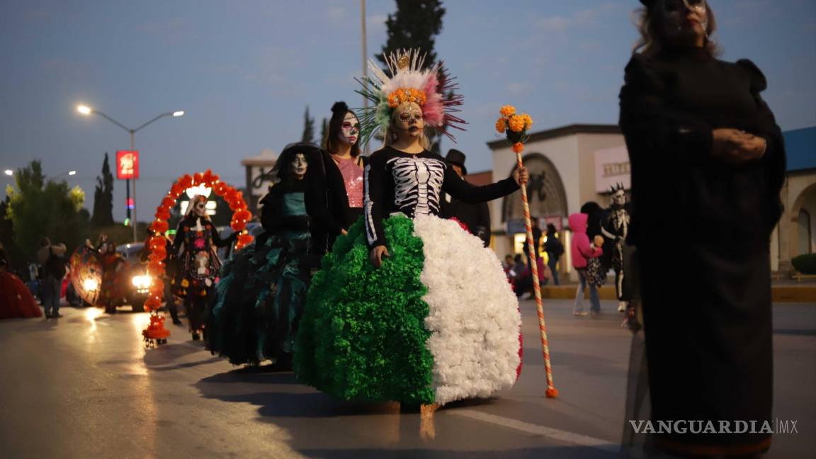 Miles disfrutan del desfile ‘Xantolum’ en su nuevo recorrido por calles de Saltillo