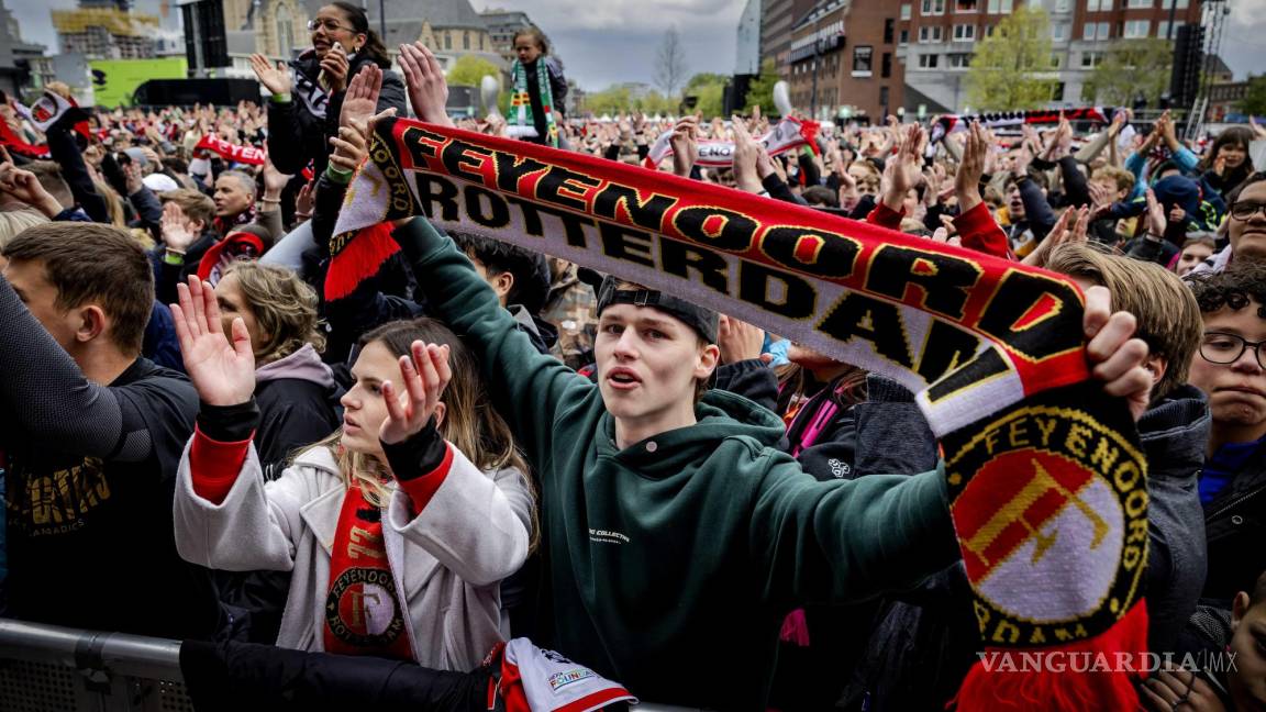 Feyenoord y Giménez celebran la Copa de Países Bajos