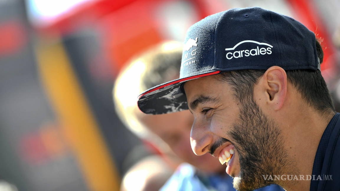 Ricciardo lideró las prácticas; venció a Ferrari y Mercedes