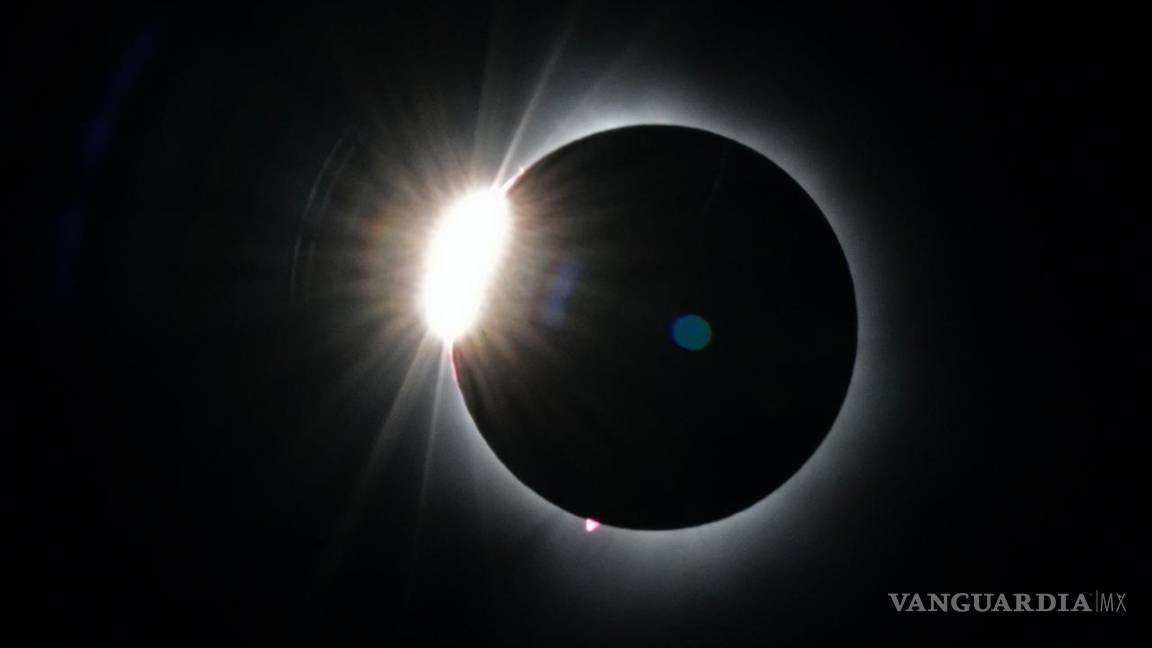 Así cautiva, maravilla y asombra el eclipse solar desde Mazatlán hasta la isla de Terranova (fotos)