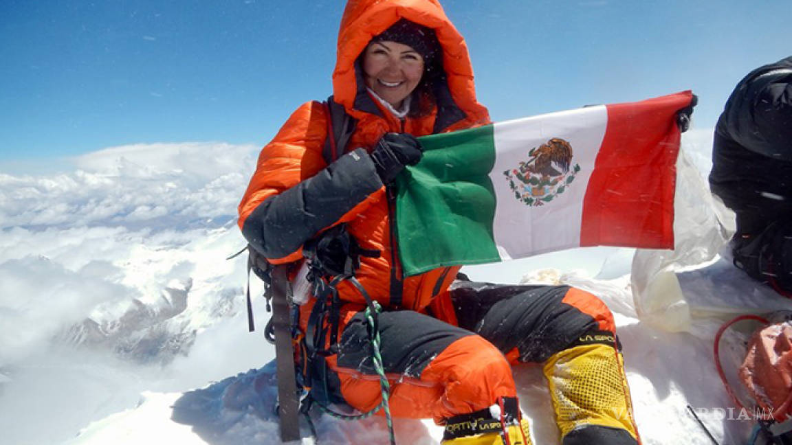 La alpinista mexicana que rompió el Record Guinness en subir los tres picos más altos en el menor tiempo