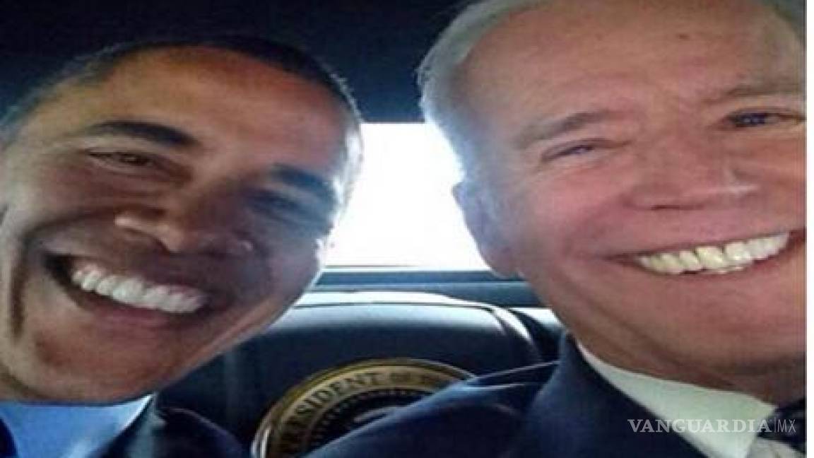Joe Biden presume su primera 'selfie' con Obama
