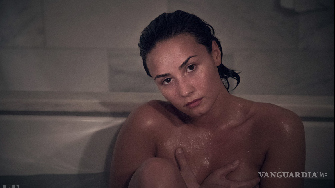 Demi Lovato hace un desnudo para Vanity Fair sin maquillaje ni photoshop.