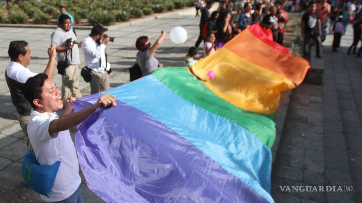 Comunidad gay marcha por respeto a la diversidad en Ciudad de México