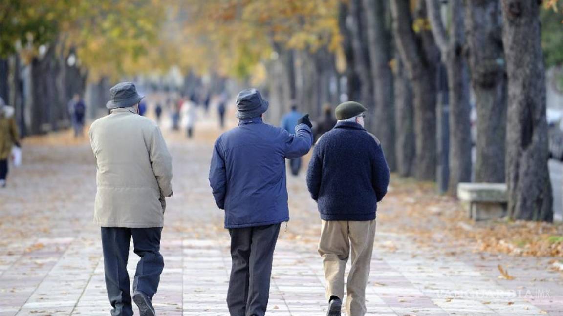 Caminar, tan importante para ancianos como la medicina