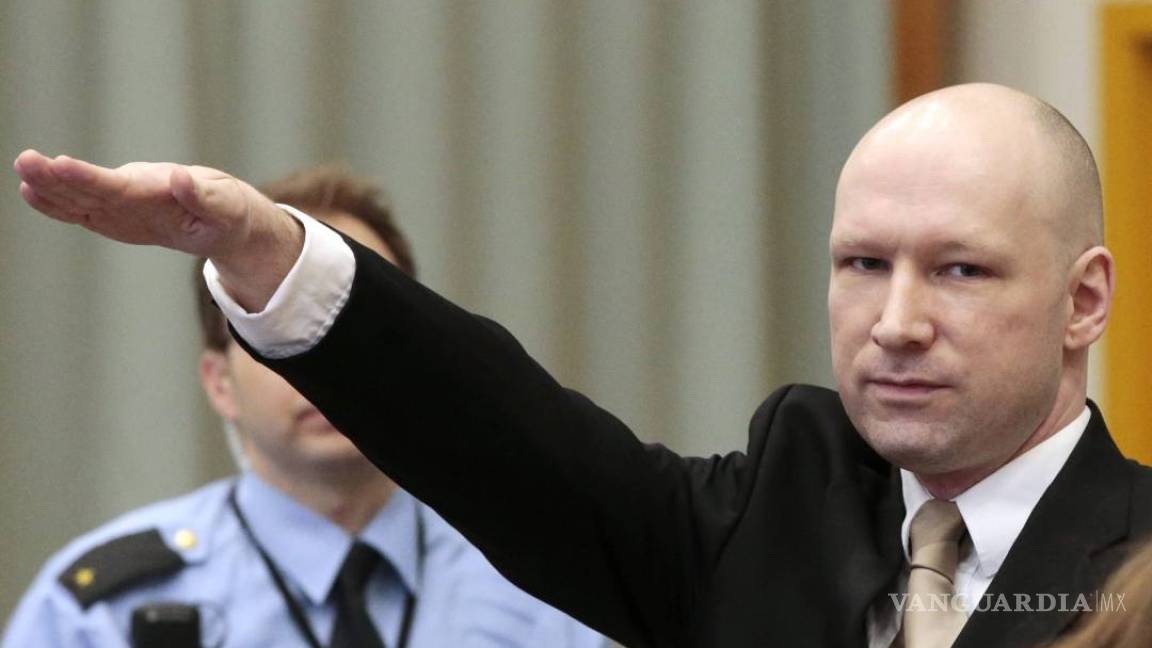 Hace Breivik hace saludo nazi al comenzar juicio contra el Estado noruego
