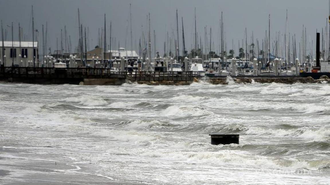 ‘Nicholas’ se degrada a tormenta tras tocar tierra costas de Texas... pero aún es peligroso