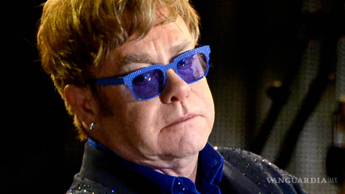 Elton John: El 'Sir' del glam en sus 70 primaveras
