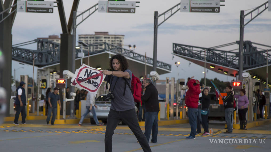 Manifestantes toman aduana de Tijuana en protesta por gasolinazo