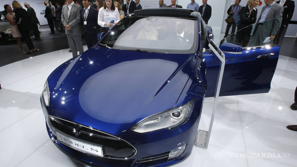 Mejorará sistema de piloto automático en autos Tesla: Musk