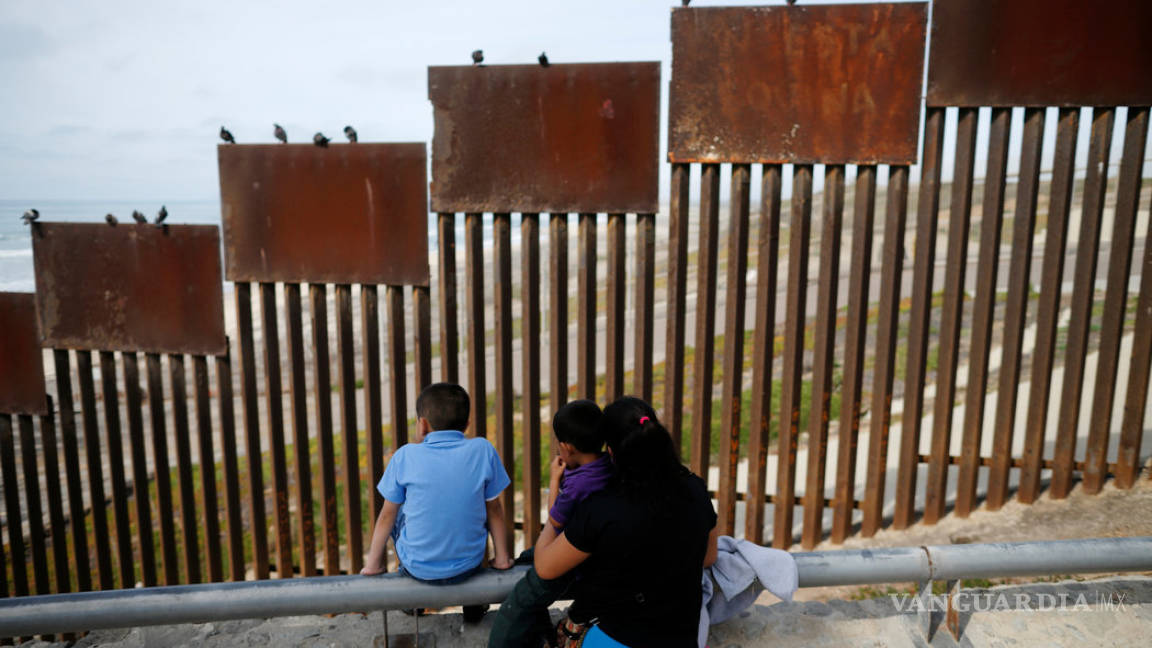 60 empresas latinas pelean por el muro