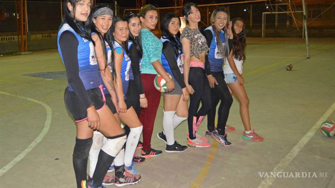 Equipo con transexuales lucha por integrarse a liga femenil de voleibol en Colombia