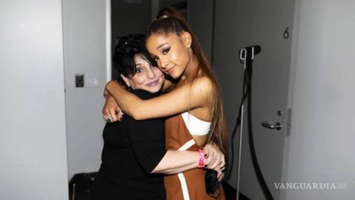 La mamá de Ariana Grande ayudó a fans a refugiarse