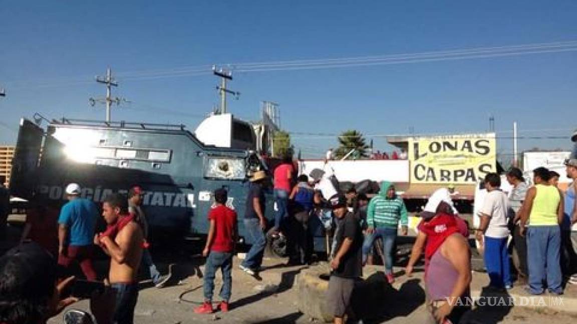 Enfrentamiento entre policías y pobladores deja 9 heridos en Ixmiquilpan; protestaban por gasolinazo