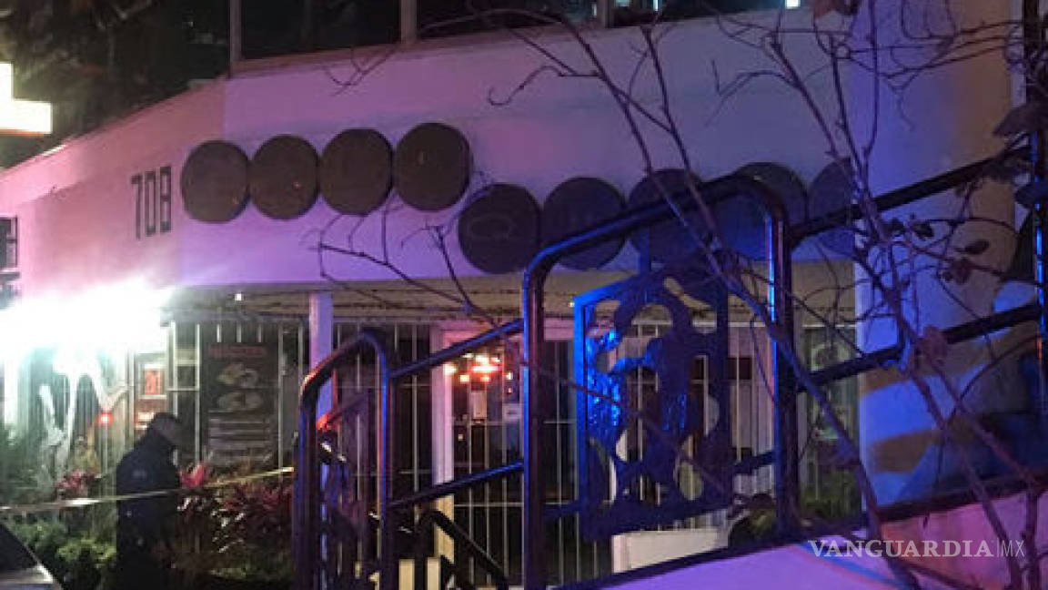 Muere mujer en balacera en bar de Cuernavaca
