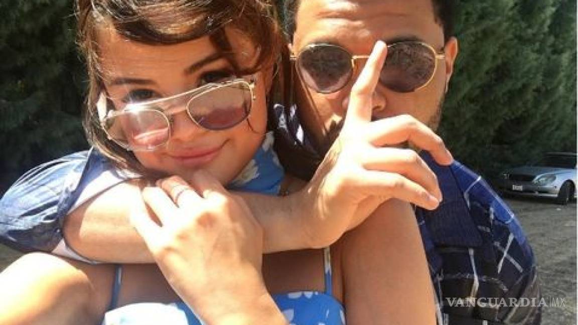 Selena Gomez presume foto con The Weeknd