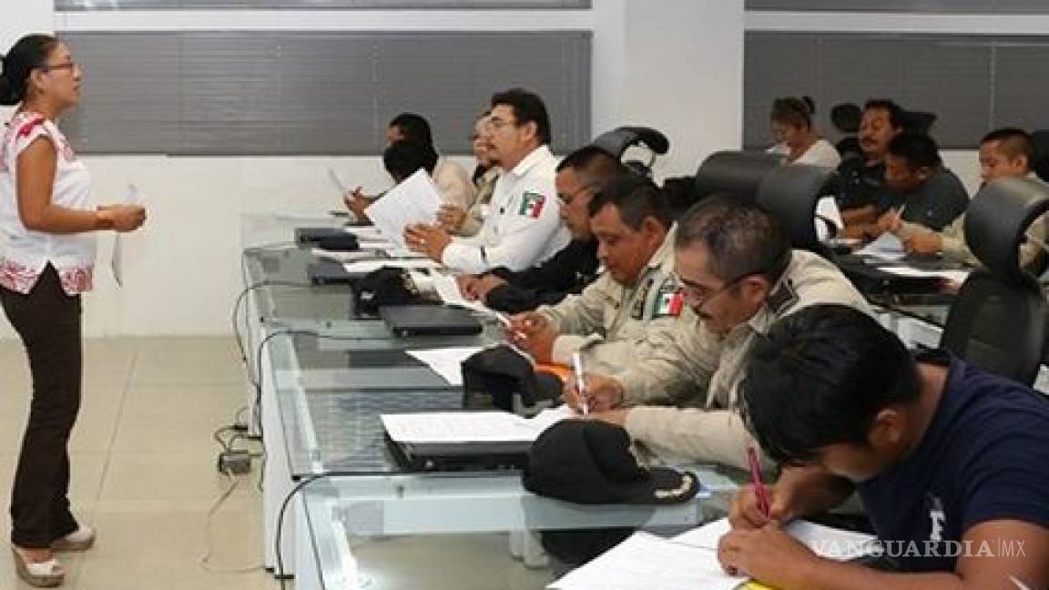 Policías de Yucatán vuelven a la escuela para aprender maya