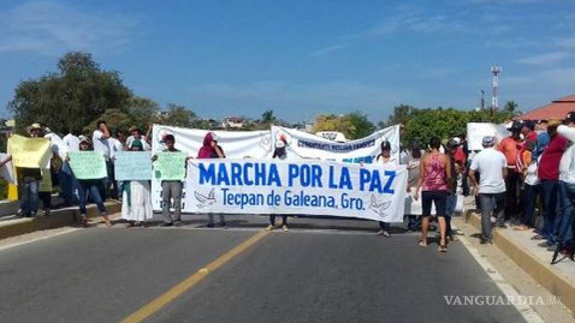 Con bloqueos, exigen salida del Ejército en Guerrero