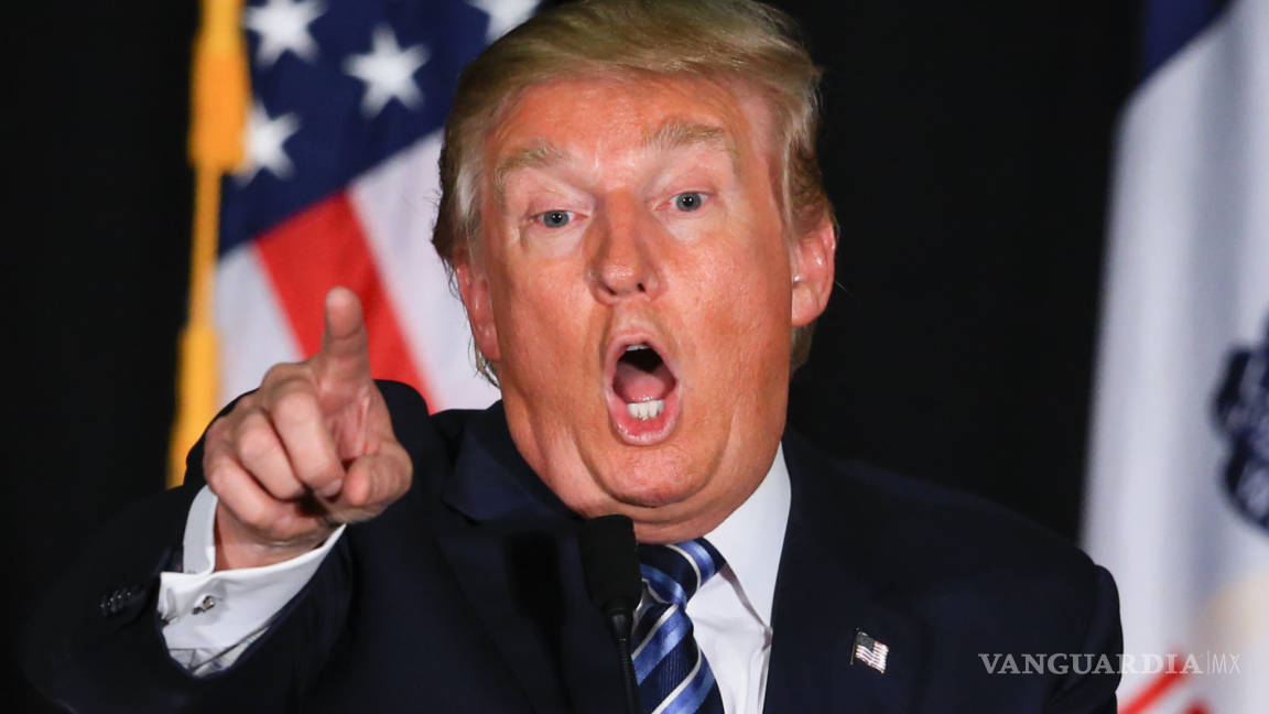 Votantes latinos ven a Trump como racista, tonto y peligroso, según sondeo