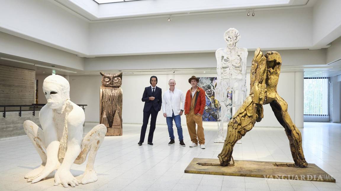 Brad Pitt muestra en Finlandia su faceta como escultor con su primera exposición