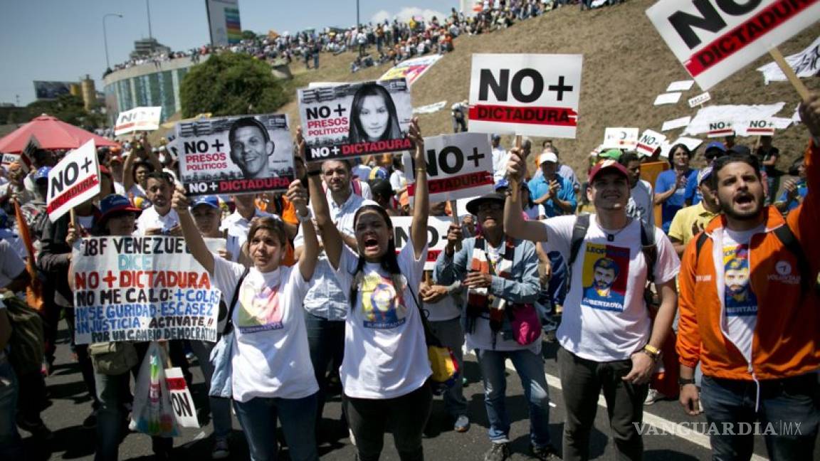 Opositores venezolanos marchan por Leopoldo López