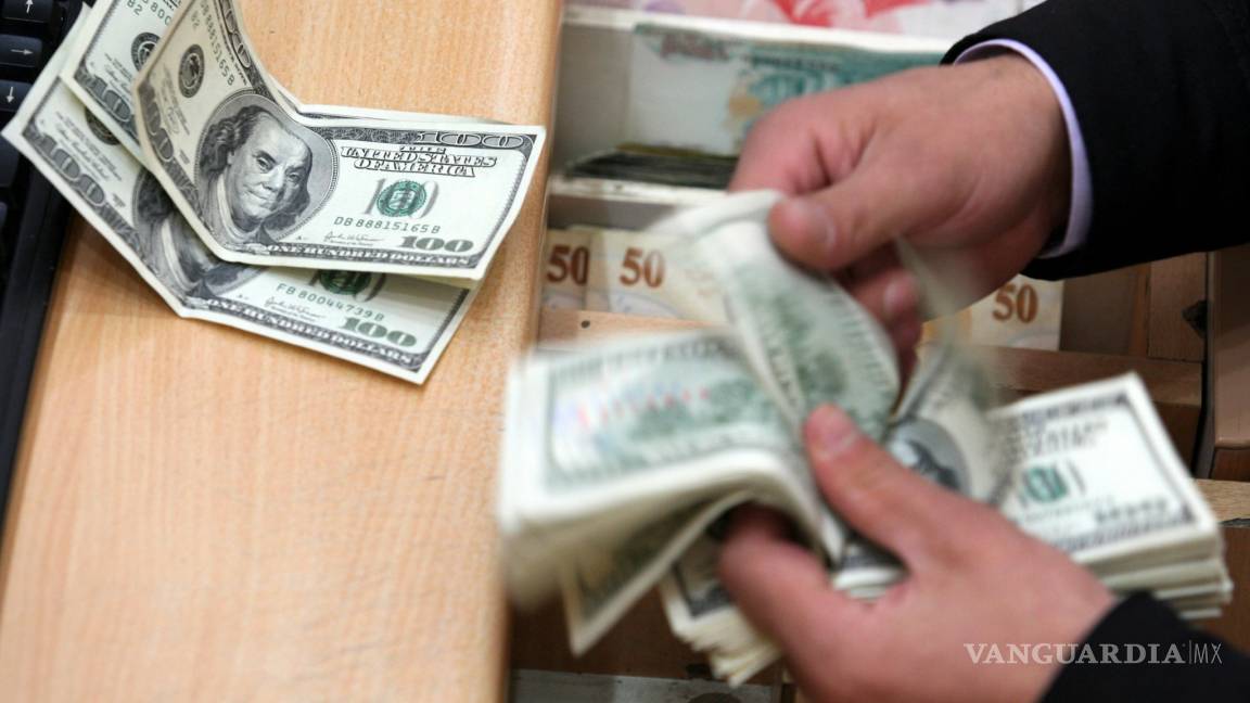 Dólar se vende hasta en 18.60 en bancos