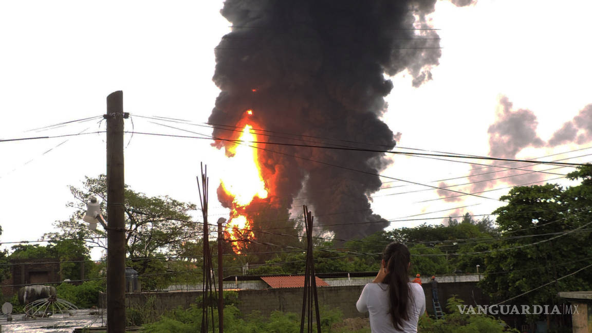 Deja incendio 9 lesionados en una refinería en Oaxaca