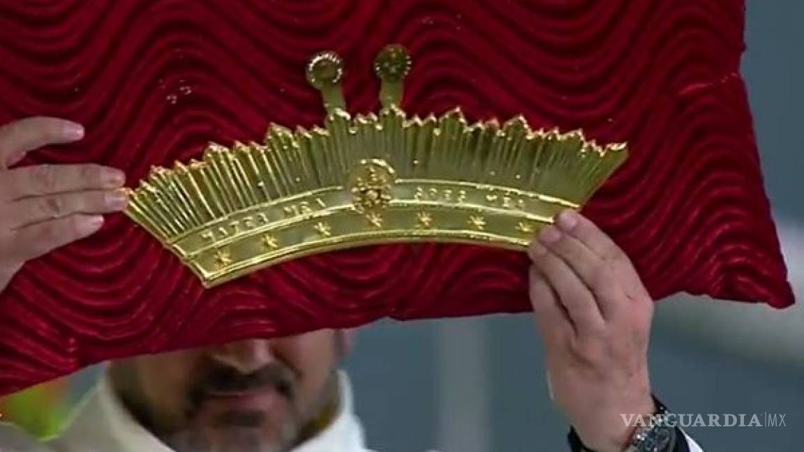El Papa Francisco obsequia a la Virgen de Guadalupe una corona