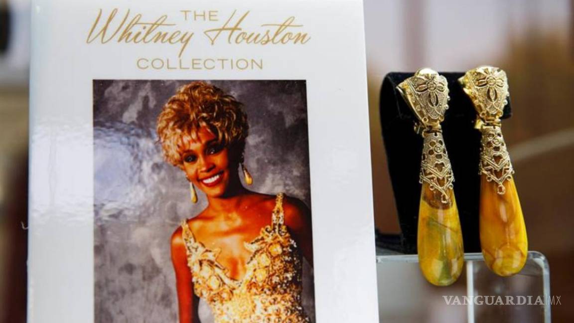 Objetos de Whitney Houston reúnen 525 mil dólares en subasta