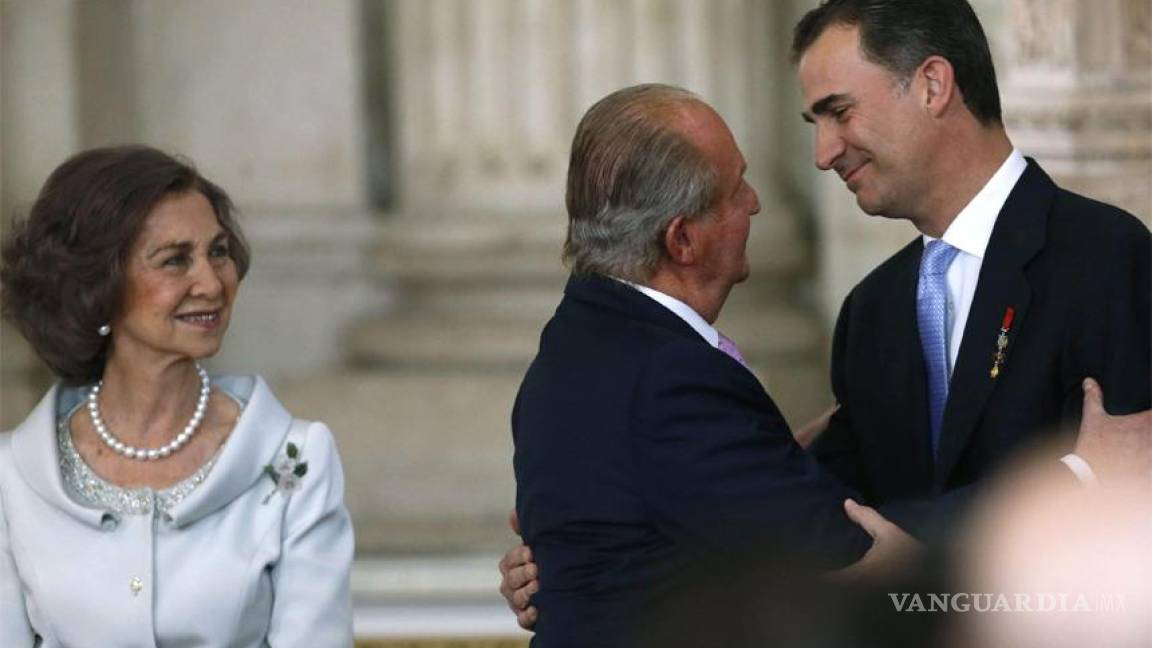 Juan Carlos I firma Ley de Abdicación; ya no es más Rey de España