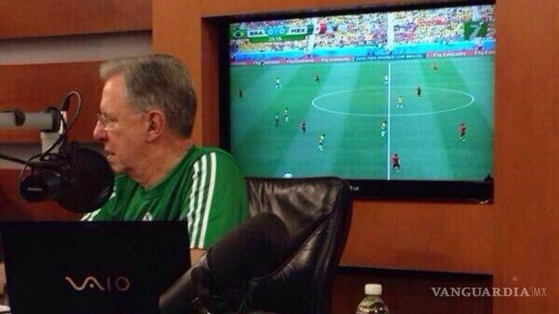 Salinas Pliego y Martinoli se burlan de foto de López Doriga viendo el Mundial por TV Azteca