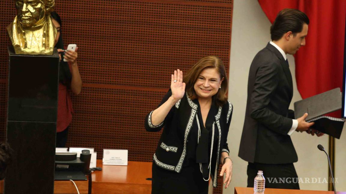 Arely Gómez ya es titular de la PGR; toma protesta en el Senado