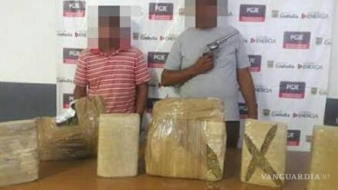 Los detienen con 17 kilos de mariguana y un arma en Torreón