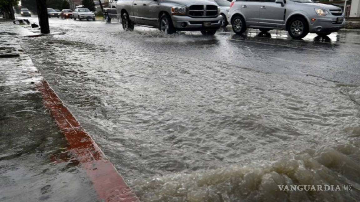 Lluvias provocan hundimiento en calle de Torreón