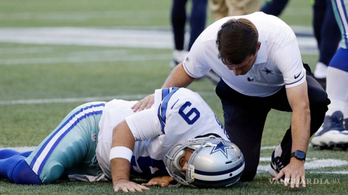 Tony Romo se lesiona la espalda durante partido