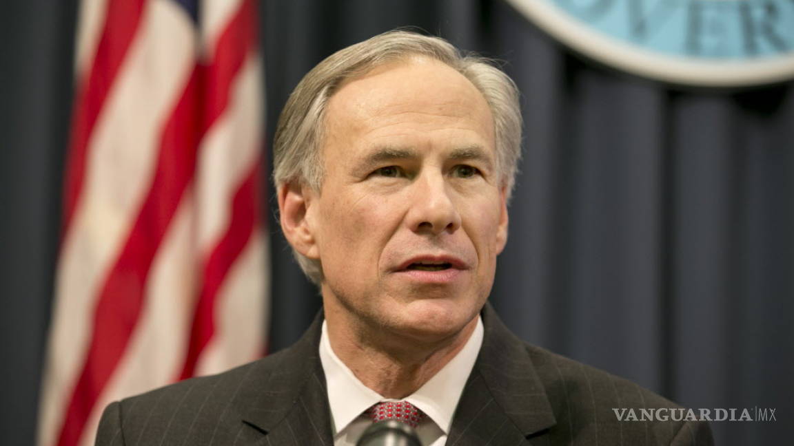 Promulga gobernador de Texas controversial ley antiinmigrante