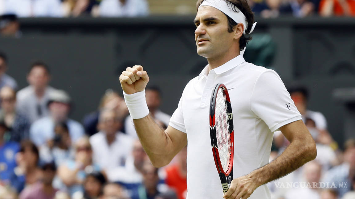 Roger Federer camina firme en Wimbledon