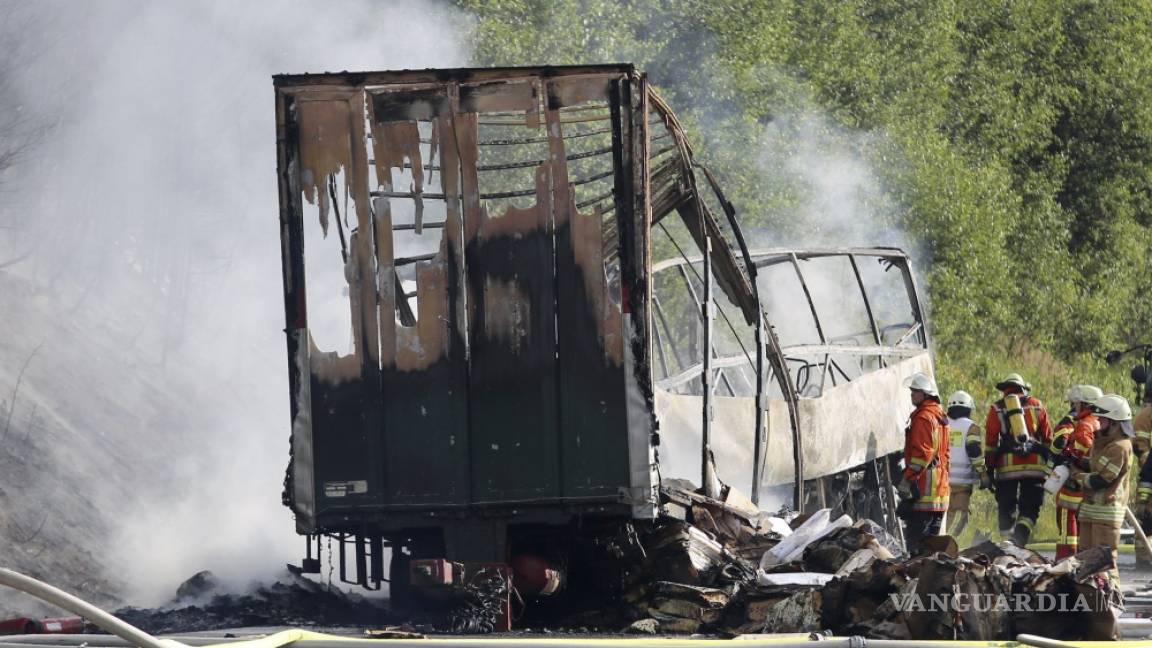 Choque de camión y autobús deja 18 muertos en Alemania