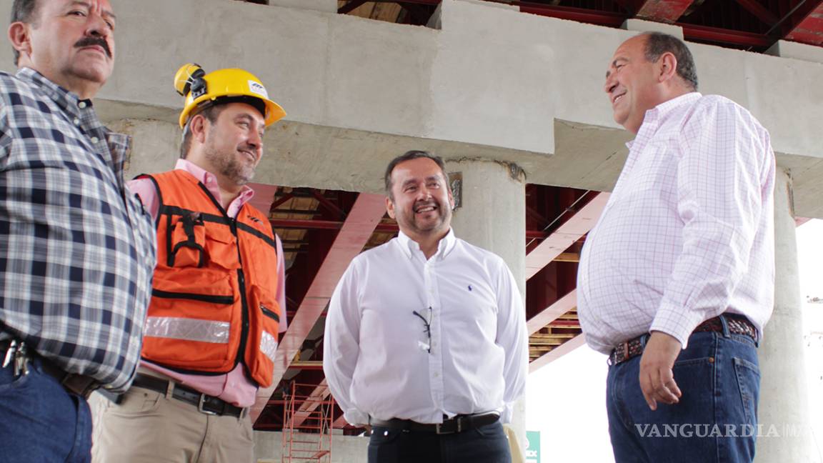 Gobernador y Alcalde de Monclova supervisan construcción de puente vehicular en el Pape