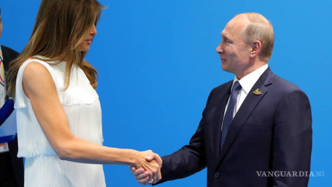 ¡Vamos Putin, besa a Melania!, dice Frank Underwood